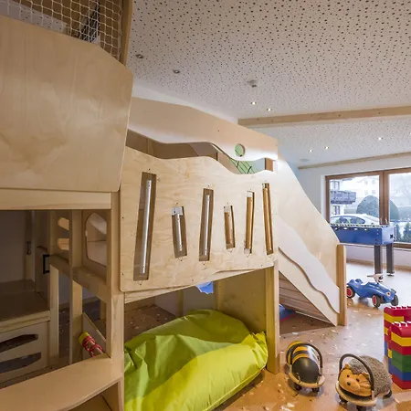 Hotel Alpina 4*