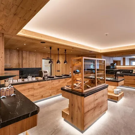 Hotel Alpina 4*